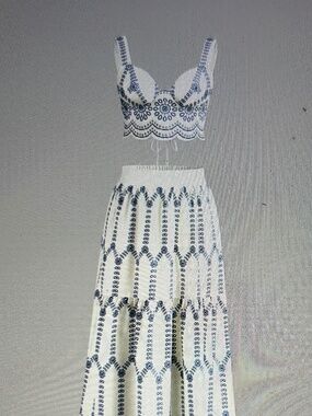 D84 NWT Commence Set Built In Bra Top and Skirt Small